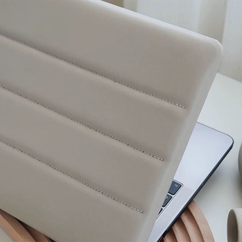 Puffy Ivory MacBook Cover クッションアイボリーMacBookカバー R01315