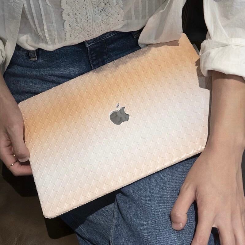Fade White & Orange Weave MacBook Cover ホワイトオレンジグラデーション編みMacBookカバー R01308