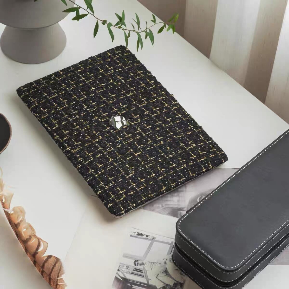 Black Gold Tweed MacBook Cover ブラックゴールドツイードMacBookカバー R01420