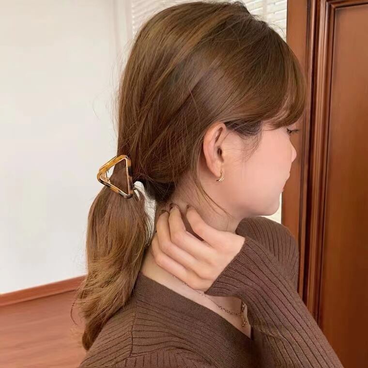 Triangle Hair Clip R01149