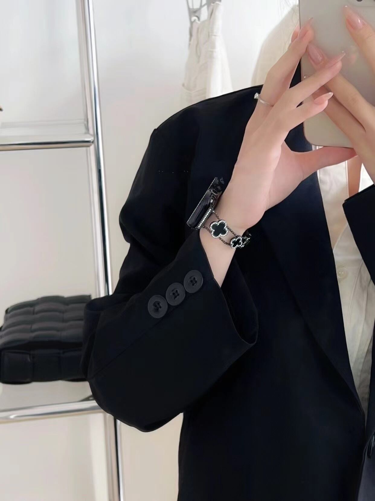 Black×Black Shining Clover Apple Watch Band キラキラクローバーApple Watchバンド R01254