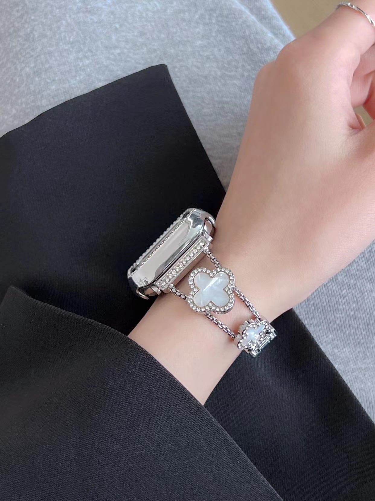 Silver×White Shining Clover Apple Watch Band キラキラクローバーApple Watchバンド R01248