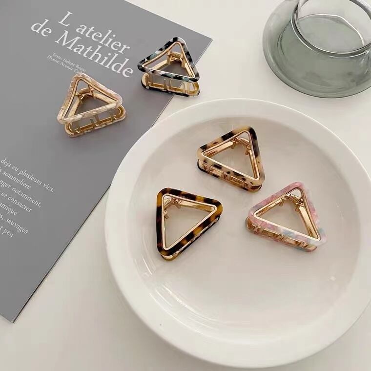 Triangle Hair Clip R01149