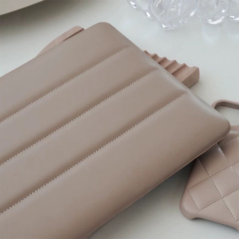 Puffy MilkTea Color MacBook Cover クッションミルクティーカラーMacBookカバー R01317