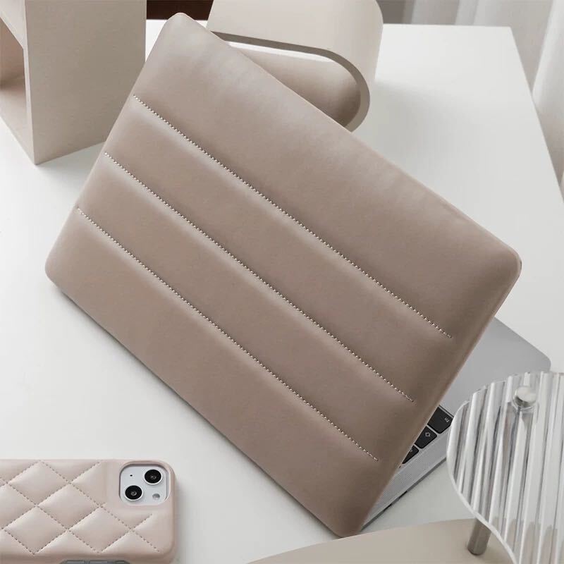 Puffy MilkTea Color MacBook Cover クッションミルクティーカラーMacBookカバー R01317
