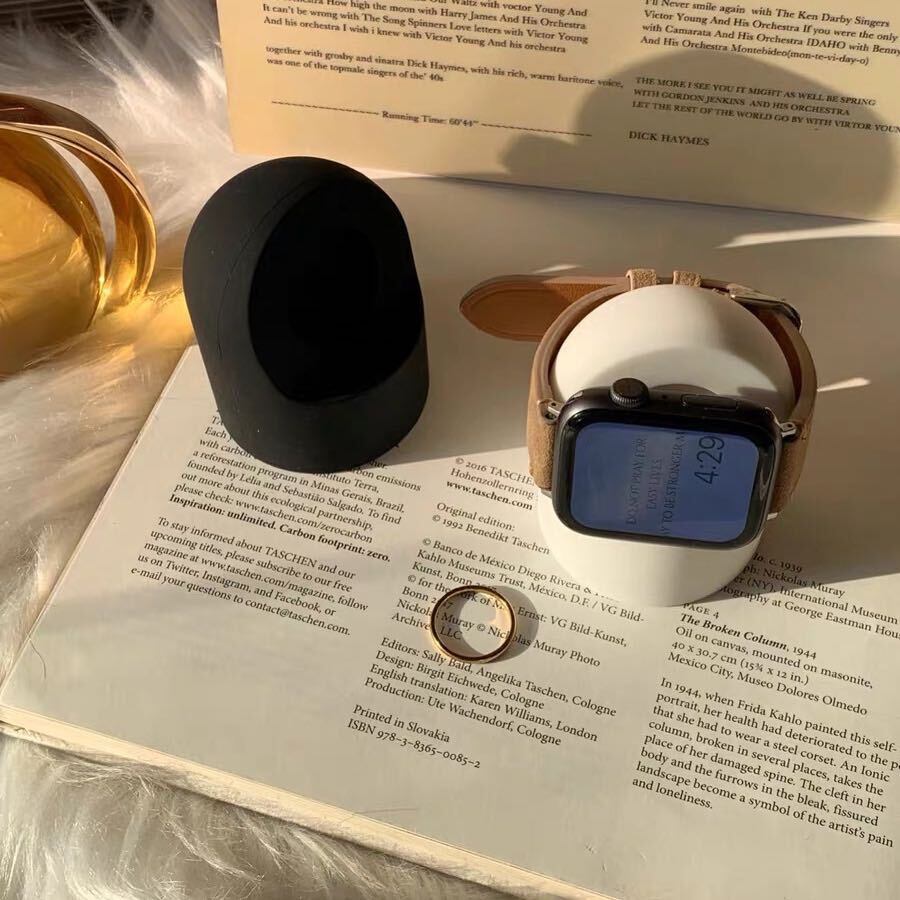 Silicon Apple Watch Charge Stand シリコンApple Watch充電スタンド R01204