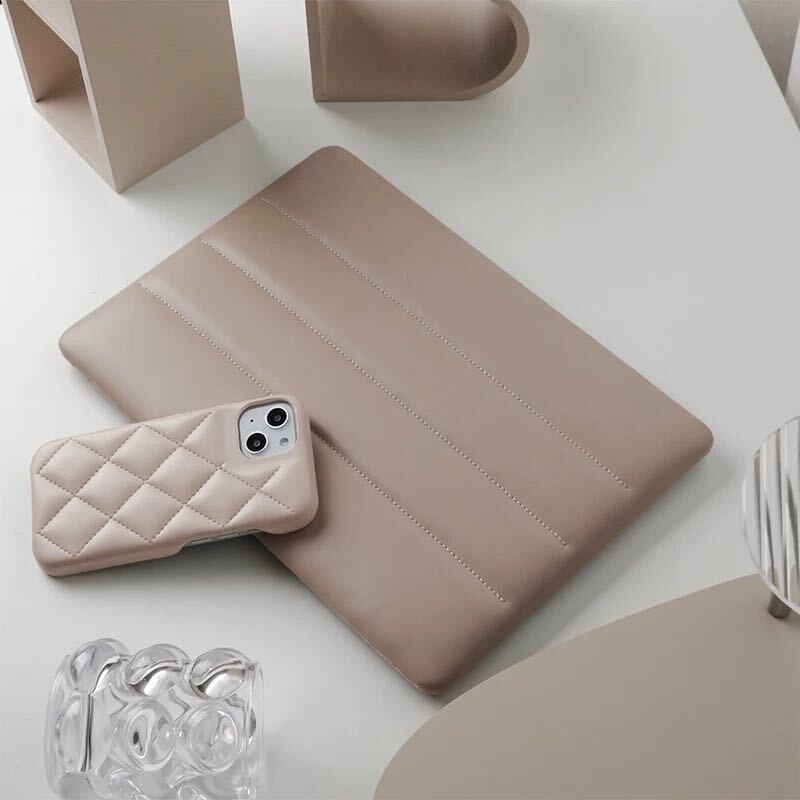 Puffy MilkTea Color MacBook Cover クッションミルクティーカラーMacBookカバー R01317
