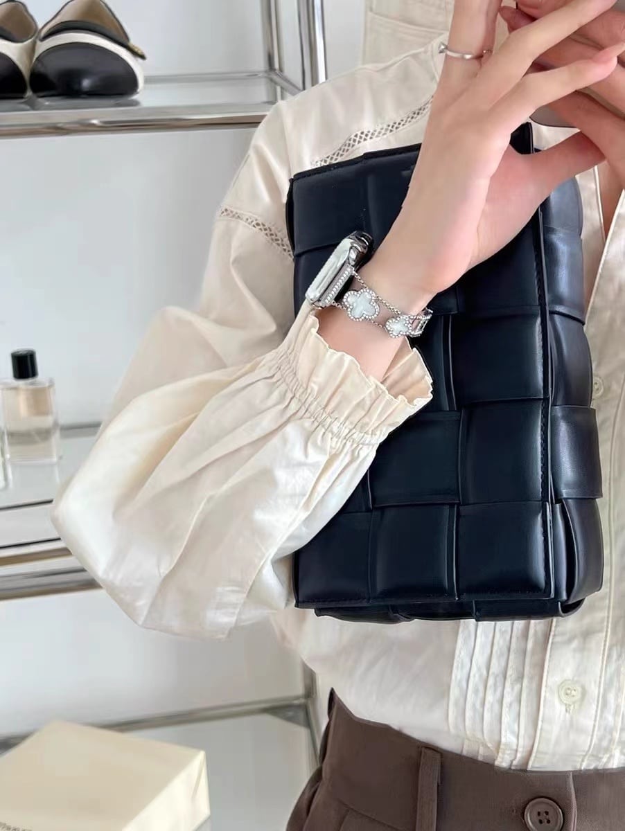Silver×White Shining Clover Apple Watch Band キラキラクローバーApple Watchバンド R01248