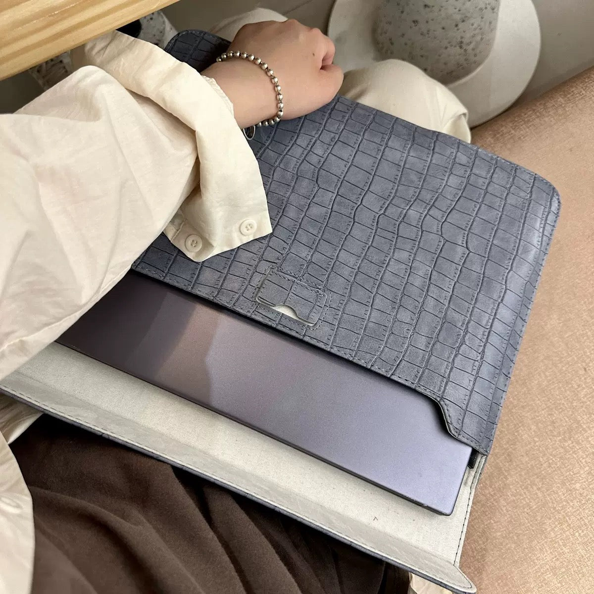 Deep Grey Leather MacBook Bag ディープグレーレザーMacBookバッグ R02034