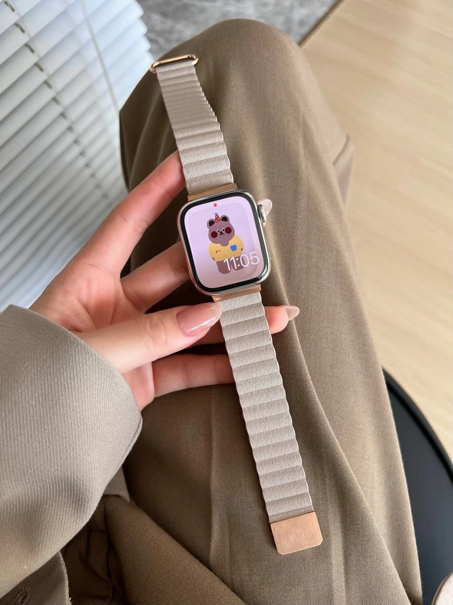 Simple Magnet Apple Watch Band R01171