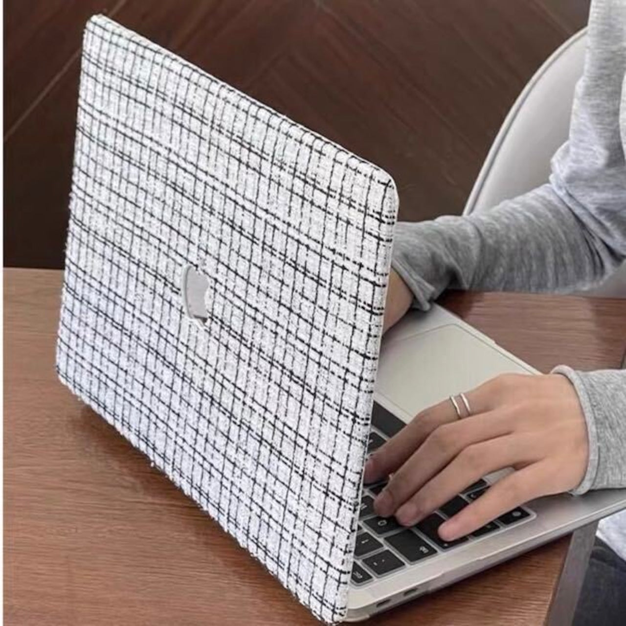 Black&White Tweed MacBook Cover ブラック&ホワイトツイードMacBookカバー R01447