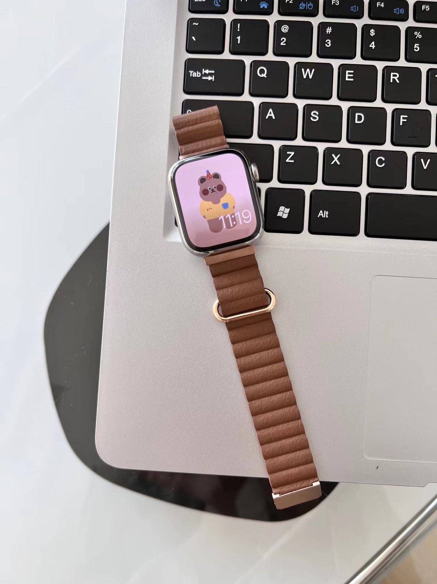 Simple Magnet Apple Watch Band R01171