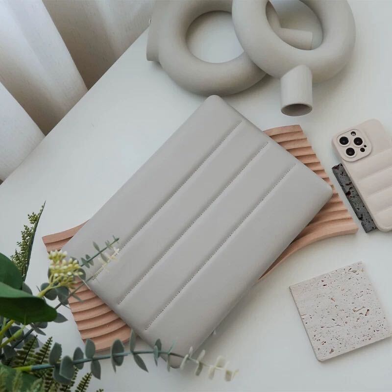 Puffy Ivory MacBook Cover クッションアイボリーMacBookカバー R01315