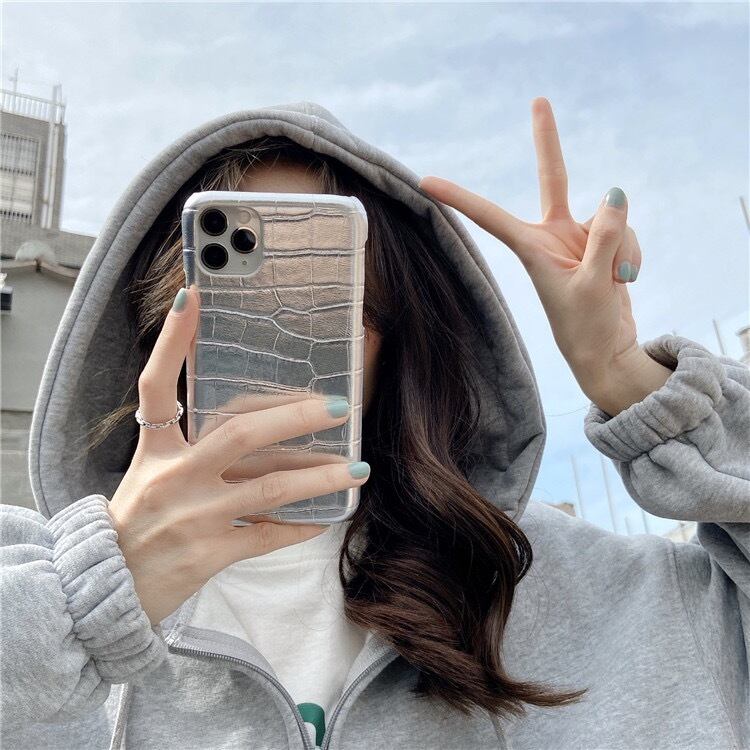 おしゃれなシルバーのスマホケース PN0094