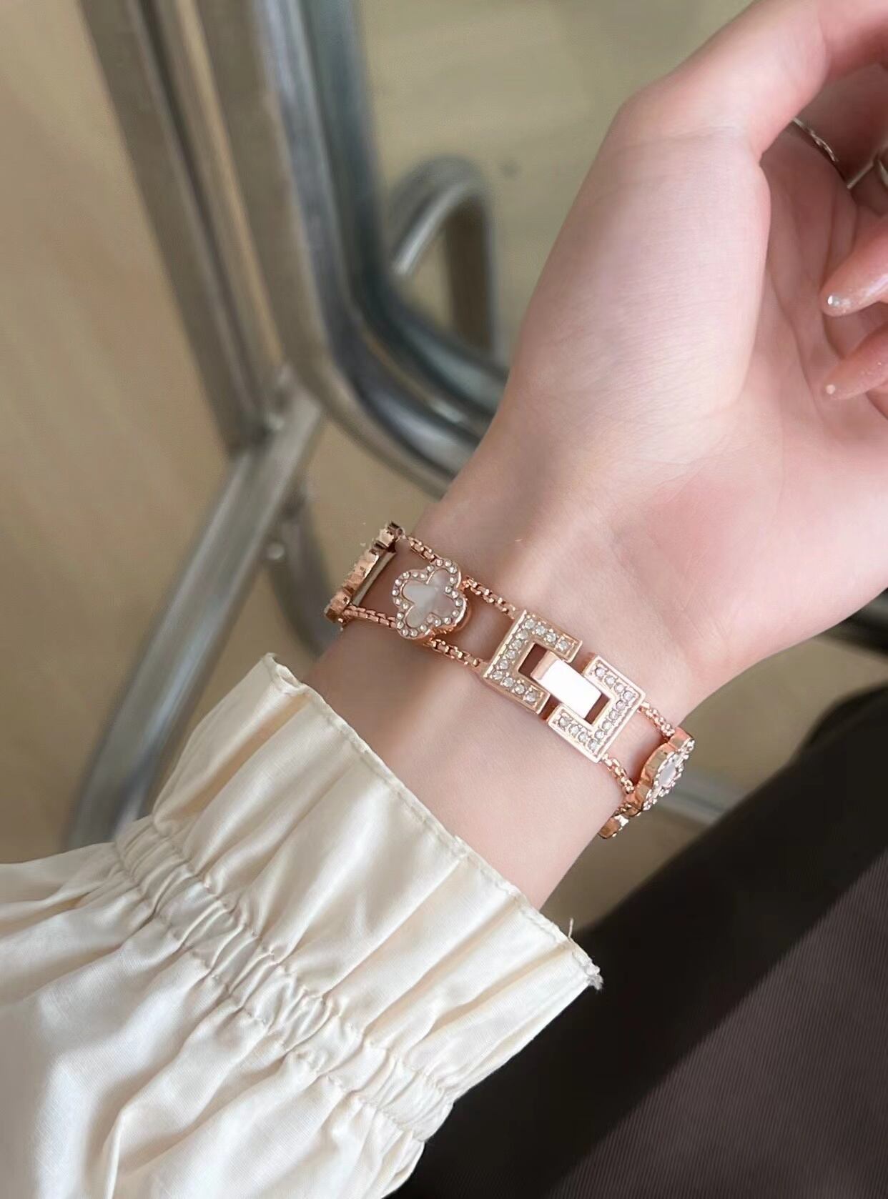Rose Gold×White Shining Clover Apple Watch Band キラキラクローバーApple Watchバンド R01251