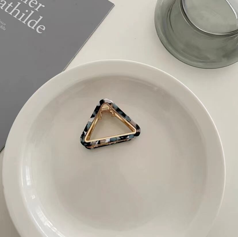 Triangle Hair Clip R01149