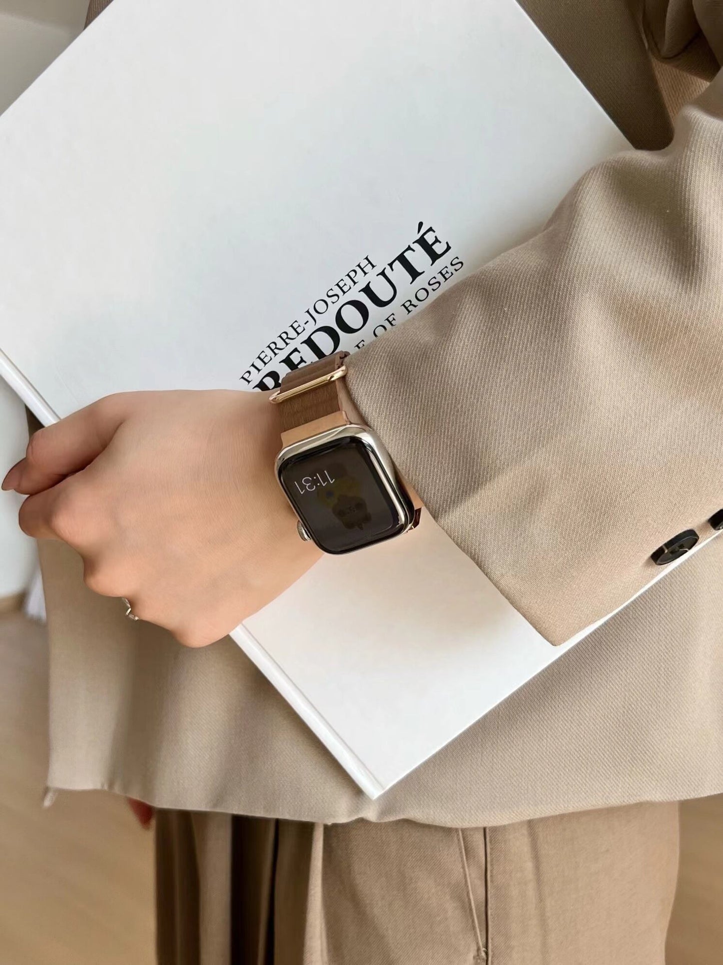 Simple Magnet Apple Watch Band R01171