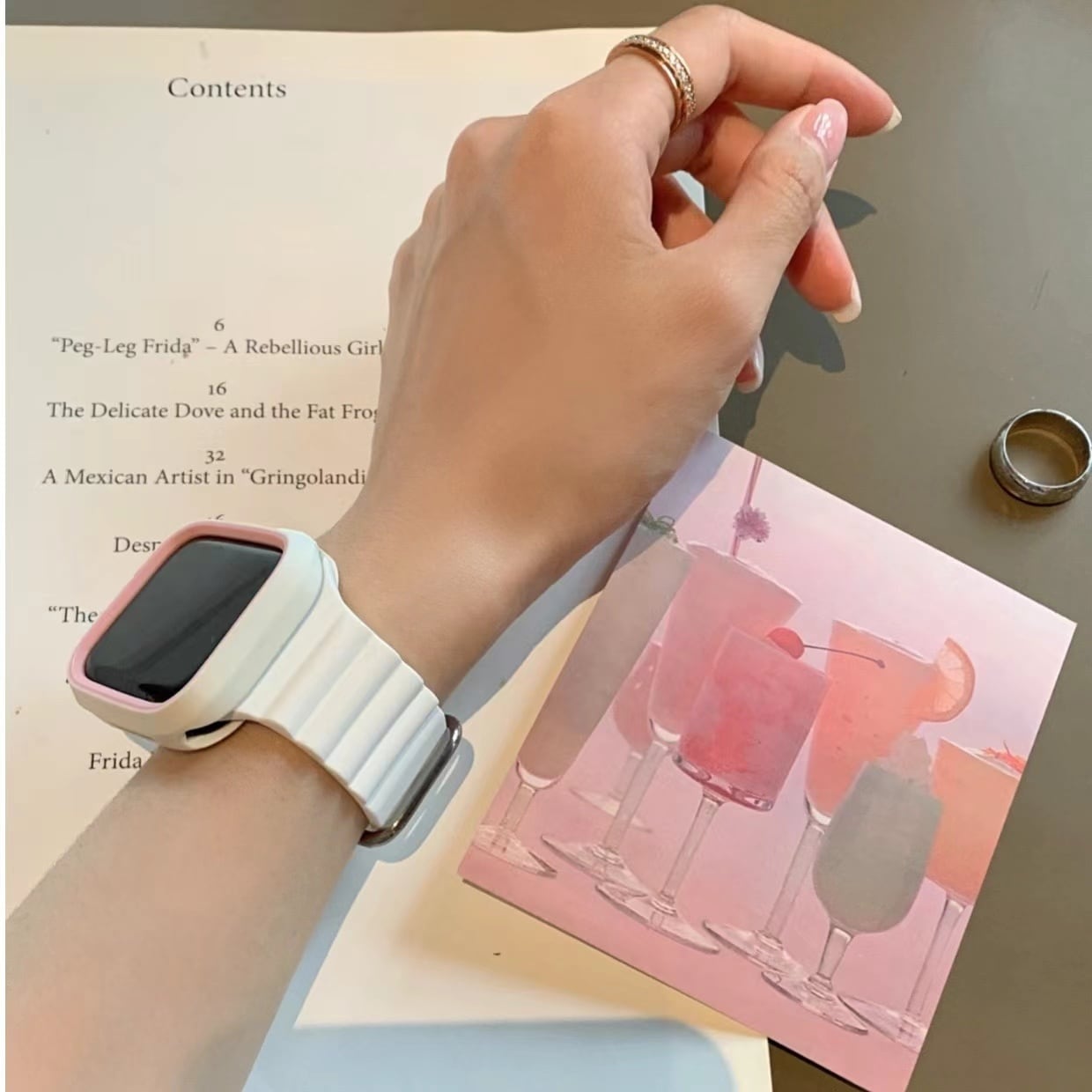 White Silicon Band & White Pink Apple Watch Case ホワイトシリコンバンドとホワイトとピンクのケース付き R01238