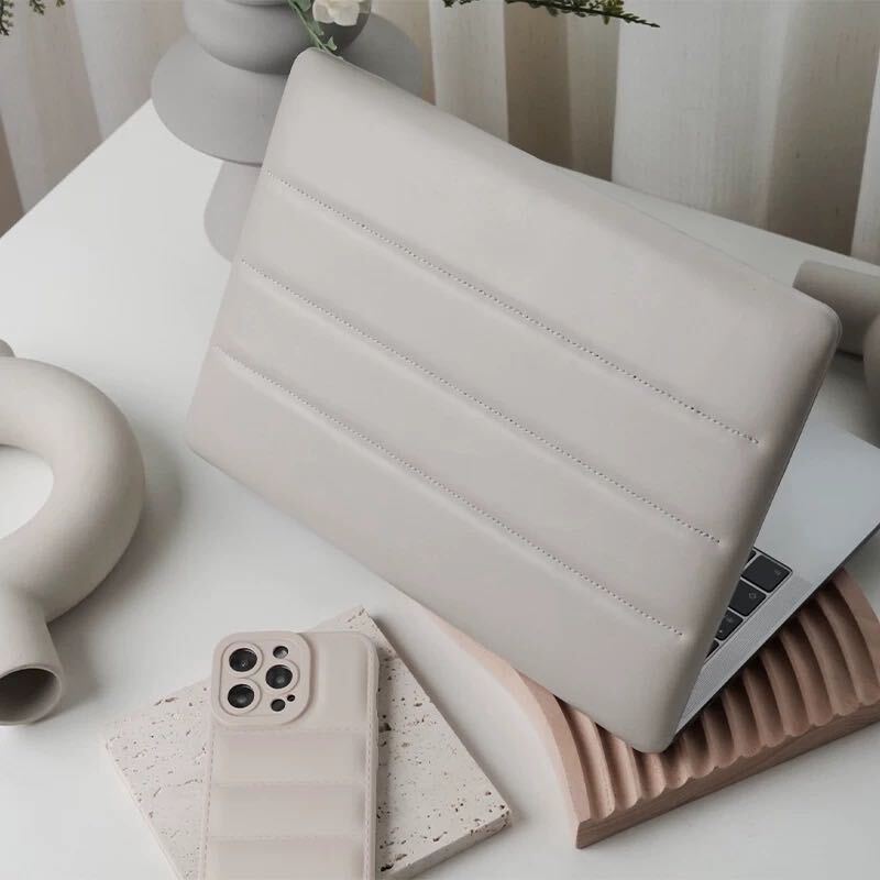 Puffy Ivory MacBook Cover クッションアイボリーMacBookカバー R01315