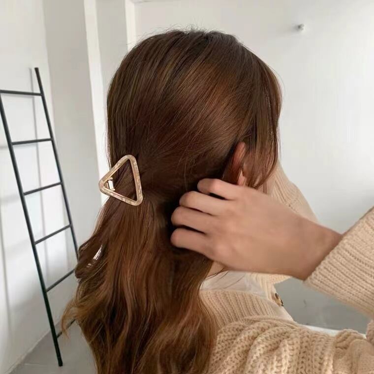 Triangle Hair Clip R01149