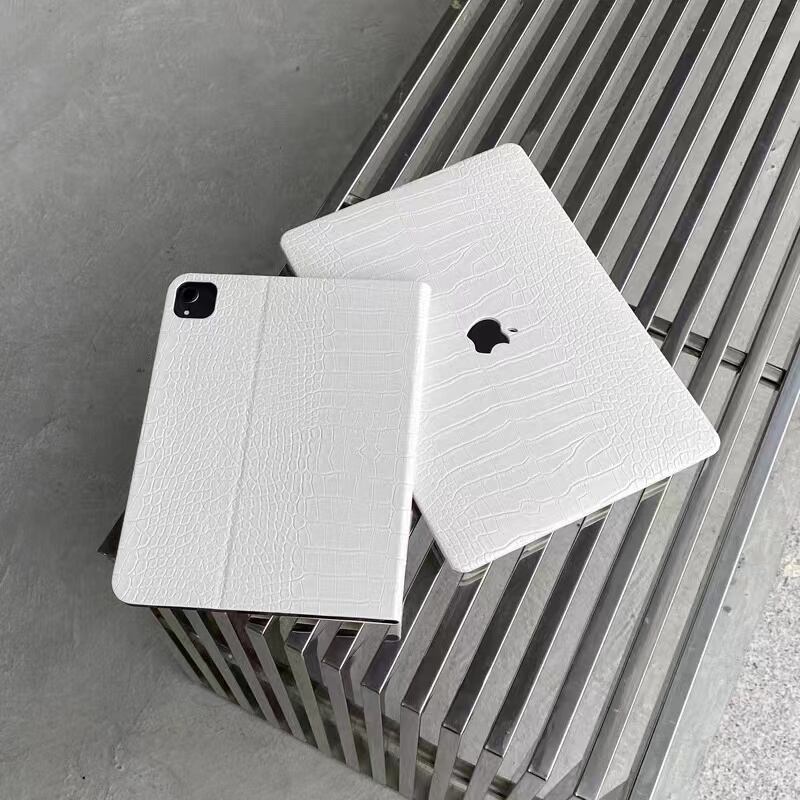 White Leather iPad case　R01176