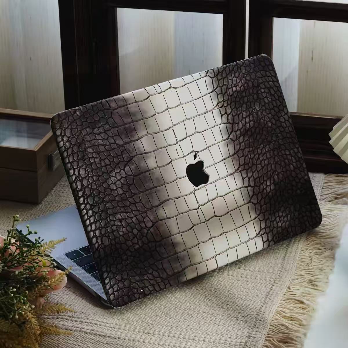 Leather Style MacBook Cover　レザースタイルMacBookカバー　R02166