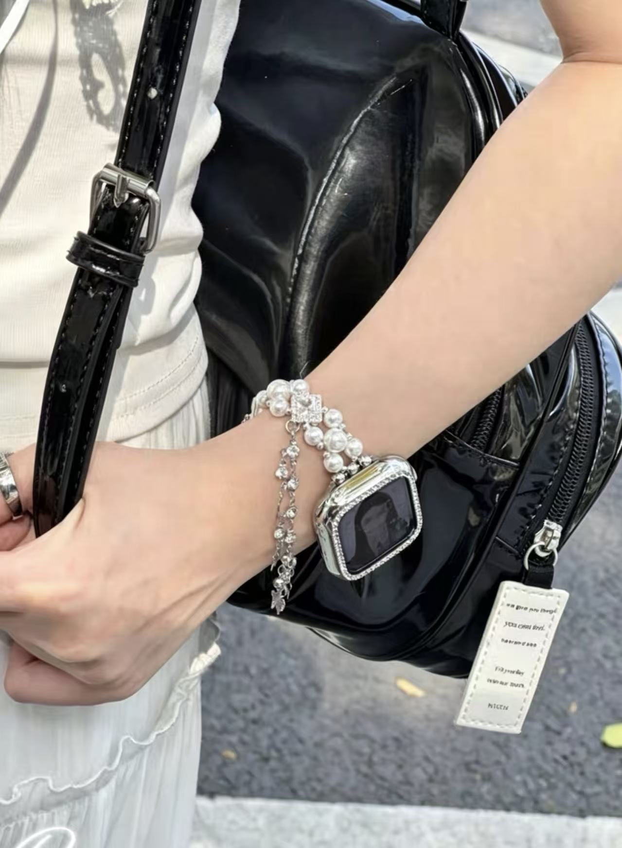 Pearl & Butterfly Bracelet Style Apple Watch Band　 パールとキラキラバタフライブレスレットスタイルAppleWatchバンド　R02158