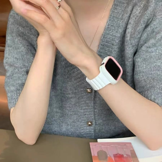 White Silicon Band & White Pink Apple Watch Case ホワイトシリコンバンドとホワイトとピンクのケース付き　R01238